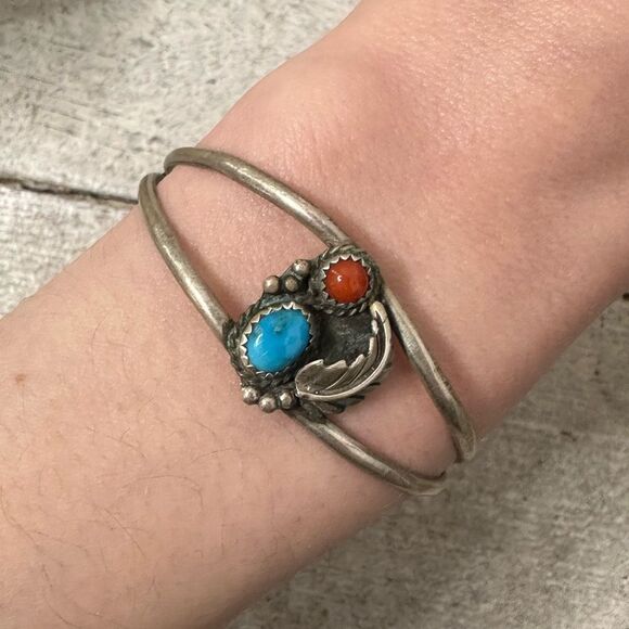 Vintage Navajo Sterling Turquoise And Coral Cuff Bracelet - Picture 3 of 7